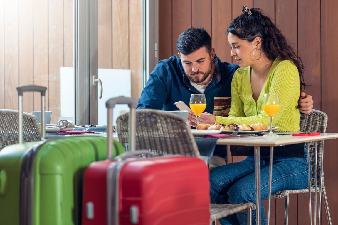 tourist_couple_looking_at_the_phone_and_having_bre_2025_01_07_07_03_36_utc_466941cdc5_cd259e9b28.jpg